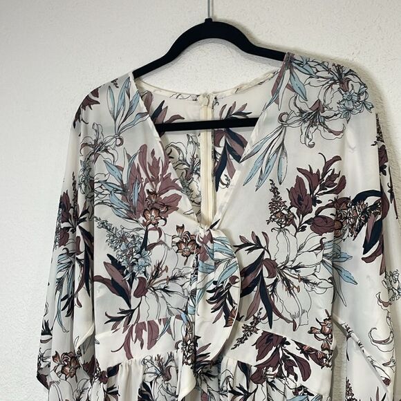 Audrey 3+1 floral shorts romper with bell sleeves | size M - Picture 4 of 8